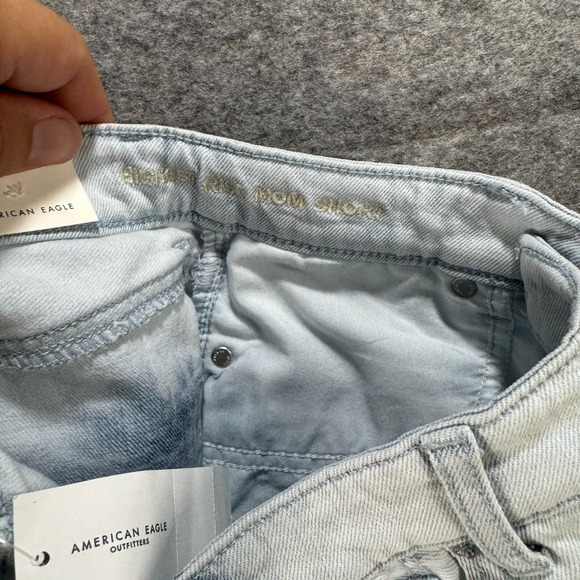 American Eagle Mom Shorts Womens Sz 2 High Rise Light Wash Cutoff Denim - Picture 11 of 13